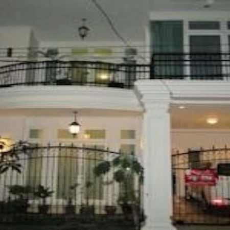 Ge Jacmart Homestay Makassar By Zuzu Extérieur photo